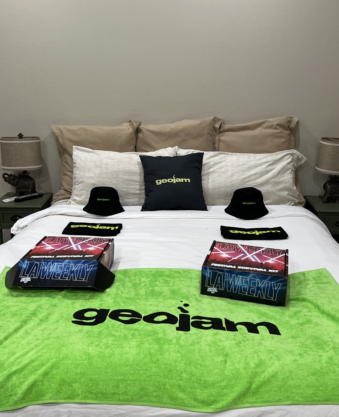 Giftboxes from Geojam on a bed with green jeojam blanket